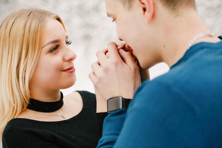 ¿Por qué cada vez más mujeres están proponiendo matrimonio?