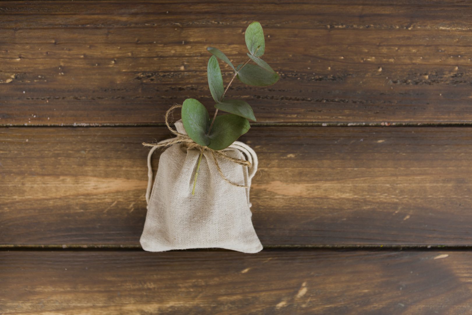 Bolsita de tela con hierbabuena para dormir mejor.