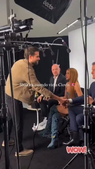 La reLa reacción de Shakira al ver entrar al presentador y actor Clovis Nienow 🫢💕

#shakira #clovisnienow #farandula